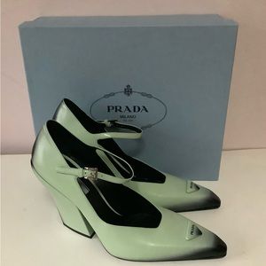 BNIB Prada Modellerie Brushed Leather Mary Jane Pumps Heels in Acqua sz.40 $1320